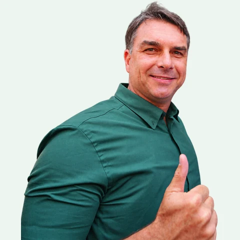 Referência de Flávio: Camisa verde
